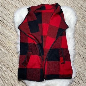 PERFECT Cozy vest in red plaid